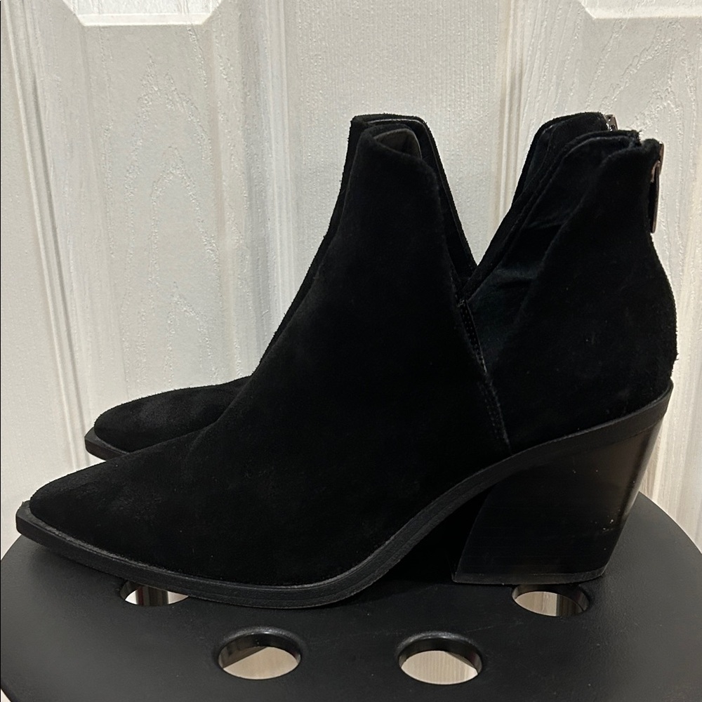 Vince Camuto Suede Boots Size 9.5